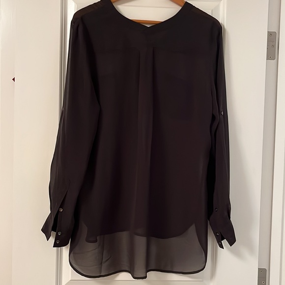 LE CHATEAU grey sheer blouse - Picture 6 of 7